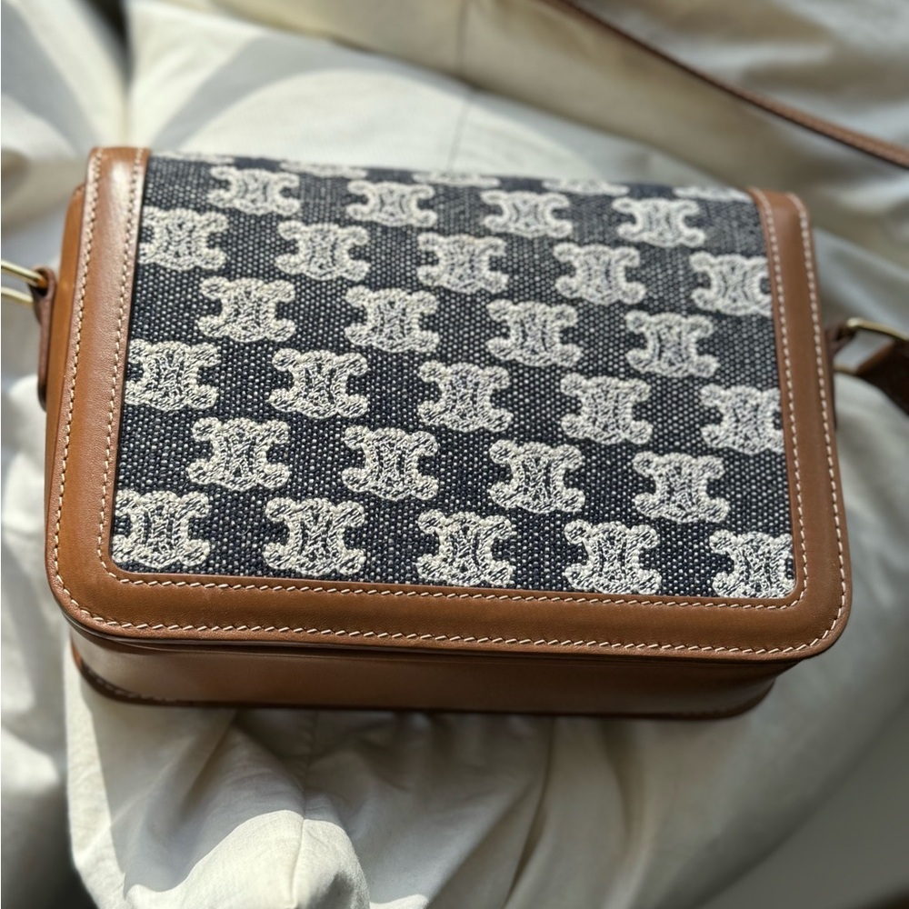 Celine Triomphe purse from Elyse Walker. Great condition, comes with receipt. - Picture 5 of 8